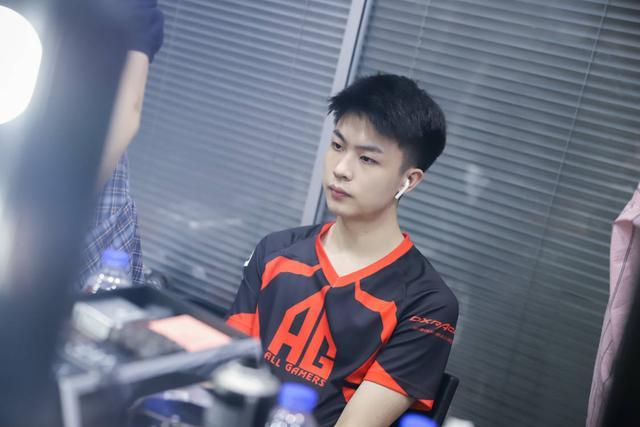 阿拉伯土豪再办DOTA2比赛，Gamers8官推宣布邀请LGD参加