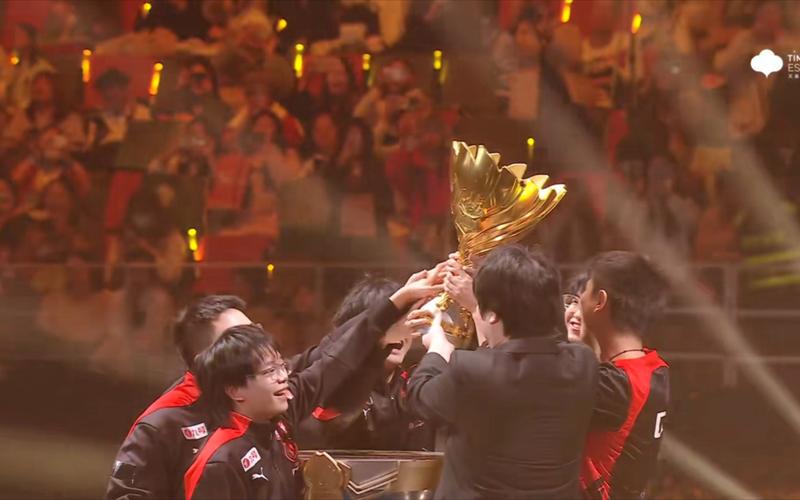 BlanK 's Black Dream 用狙击枪撕裂了 Kang Kang！TE 的进攻队伍疯狂操控！TE 1-0 EDG