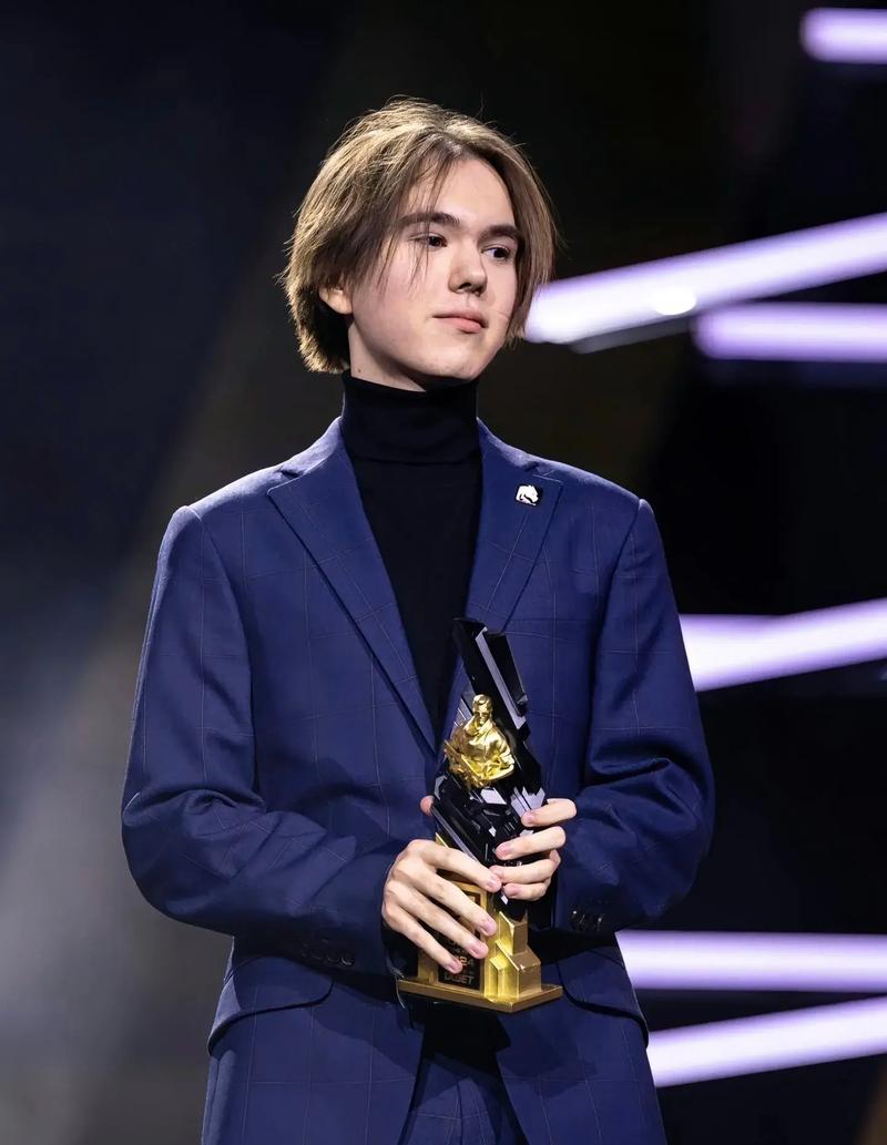 TES公布大名单：三位上单选手两位打野选手轮换